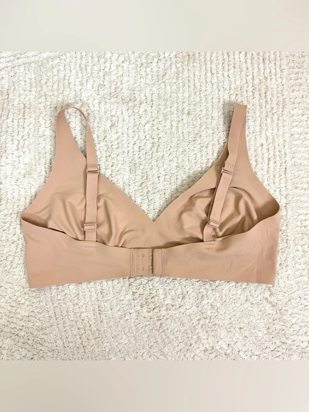 SKIMS Fits Everyone Plunge Triangle Bralette Wireless Seamless Sand Nude Large - Picture 3 of 4
